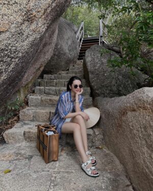 Quỳnh Lương Instagram - Mùa hè này không đi biển là có lỗi với mùa hè, đi biển rồi thấy có lỗi với làn da 😒😒😒