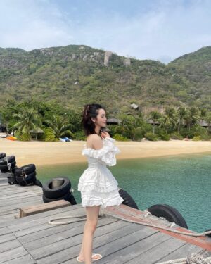 Quỳnh Lương Instagram - Voi chín ngà, Gà chín cựa, ngựa quá nên mãi không có người iu 🤭🤭🤭