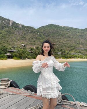Quỳnh Lương Instagram - Voi chín ngà, Gà chín cựa, ngựa quá nên mãi không có người iu 🤭🤭🤭
