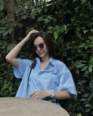 Quỳnh Lương Instagram - Tưởng là mùa hạ, ai ngờ là mùa mưa. 
Tưởng là dạ thưa, ai ngờ rất bướng 😒😒 
#quynhluong #cokii #xamxi