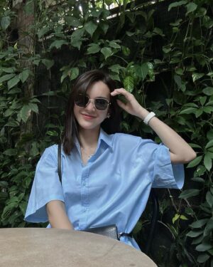 Quỳnh Lương Instagram - Tưởng là mùa hạ, ai ngờ là mùa mưa. 
Tưởng là dạ thưa, ai ngờ rất bướng 😒😒 
#quynhluong #cokii #xamxi