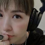 Queen Wei Instagram - 剛好一個月前！要出發日本滑雪前去處理捲翹睫毛還有自然毛流感的眉毛，馬上預約 @bonneviewithu4 #眉好生活 報到。 我的霧眉和霧唇都是在這裡處理，這次為了這個自然毛流感的「仿真飄柔眉」，前半年的時間幾乎也都會回到這裡做眉毛淡色。來這裡一次之後，後面的人生幾乎都沒有離開過了，除了每個老師技術專業，審美也合乎自己喜歡的，這很難得！ 感謝她們讓我短時間之內擁有自然捲翹睫毛還有自然毛流之眉！讓我去日本漂亮滑雪過生日。 （圖四為一個月後的現在，睫毛依然捲翹！眉型也完美。） ／ #眉好生活 #bonnevie法式真睫捲翹術 #Bonnevieby芮芮仿真飄柔眉