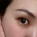Queen Wei Instagram - 剛好一個月前！要出發日本滑雪前去處理捲翹睫毛還有自然毛流感的眉毛，馬上預約 @bonneviewithu4 #眉好生活 報到。 我的霧眉和霧唇都是在這裡處理，這次為了這個自然毛流感的「仿真飄柔眉」，前半年的時間幾乎也都會回到這裡做眉毛淡色。來這裡一次之後，後面的人生幾乎都沒有離開過了，除了每個老師技術專業，審美也合乎自己喜歡的，這很難得！ 感謝她們讓我短時間之內擁有自然捲翹睫毛還有自然毛流之眉！讓我去日本漂亮滑雪過生日。 （圖四為一個月後的現在，睫毛依然捲翹！眉型也完美。） ／ #眉好生活 #bonnevie法式真睫捲翹術 #Bonnevieby芮芮仿真飄柔眉