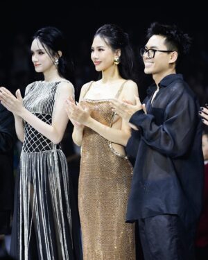 Quỳnh Hoa Bùi Instagram - Bùi Quỳnh Hoa vinh dự được đảm nhận vai trò First Face trong BST 𝐂𝐄𝐌 𝐒𝐏𝐑𝐈𝐍𝐆 𝐒𝐔𝐌𝐌𝐄𝐑 𝟐𝟎𝟐𝟒 – “𝐒𝐇𝐀𝐃𝐄𝐒 𝐎𝐅 𝐌𝐈𝐃𝐍𝐈𝐆𝐇𝐓” thuộc khuôn khổ AVIFW 2024 ✨

Một đêm diễn quá ấn tượng, táo bạo với những thiết kế gợi cảm được đính kết lấp lánh khiến người xem không thể rời mắt của thương hiệu @cem_club . Em xin được chúc mừng anh @leminhngoc và anh NTK @hualeducanh cùng đội ngũ ekip đã ra mắt một BST vô cùng thành công và mãn nhãn ạ 🥰

Costume: CEM by anh Le Minh Ngoc và anh NTK Hứa Lê Đức Anh
Catwalk Director: Anh @youngieyonie 
Makeup: Anh @net.mkat 
Hair: Anh @nguyenthai1405 
Nails: @nailstik.beauty 
Shoes: @alexsara.vn 
Assistant: @tungkubi122000 
Support: @nvphc.11 
Photo: @loanbe08 - Team anh Nguyễn Du
#BuiQuynhHoa #MissUniverseVietnam #MissUniverseVietnam2023 #AVIFW2024 #ADecadeOfFashion #FashionEvolution #CEM
