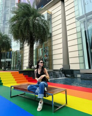 Quỳnh Hoa Bùi Instagram - Đừng bao giờ sợ hãi thể hiện màu sắc của riêng mình 🌈