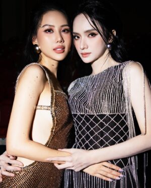 Quỳnh Hoa Bùi Instagram - Bùi Quỳnh Hoa vinh dự được đảm nhận vai trò First Face trong BST 𝐂𝐄𝐌 𝐒𝐏𝐑𝐈𝐍𝐆 𝐒𝐔𝐌𝐌𝐄𝐑 𝟐𝟎𝟐𝟒 – “𝐒𝐇𝐀𝐃𝐄𝐒 𝐎𝐅 𝐌𝐈𝐃𝐍𝐈𝐆𝐇𝐓” thuộc khuôn khổ AVIFW 2024 ✨

Một đêm diễn quá ấn tượng, táo bạo với những thiết kế gợi cảm được đính kết lấp lánh khiến người xem không thể rời mắt của thương hiệu @cem_club . Em xin được chúc mừng anh @leminhngoc và anh NTK @hualeducanh cùng đội ngũ ekip đã ra mắt một BST vô cùng thành công và mãn nhãn ạ 🥰

Costume: CEM by anh Le Minh Ngoc và anh NTK Hứa Lê Đức Anh
Catwalk Director: Anh @youngieyonie 
Makeup: Anh @net.mkat 
Hair: Anh @nguyenthai1405 
Nails: @nailstik.beauty 
Shoes: @alexsara.vn 
Assistant: @tungkubi122000 
Support: @nvphc.11 
Photo: @loanbe08 - Team anh Nguyễn Du
#BuiQuynhHoa #MissUniverseVietnam #MissUniverseVietnam2023 #AVIFW2024 #ADecadeOfFashion #FashionEvolution #CEM