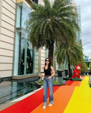 Quỳnh Hoa Bùi Instagram - Đừng bao giờ sợ hãi thể hiện màu sắc của riêng mình 🌈
