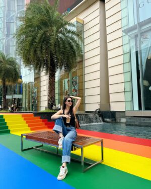 Quỳnh Hoa Bùi Instagram - Đừng bao giờ sợ hãi thể hiện màu sắc của riêng mình 🌈