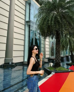 Quỳnh Hoa Bùi Instagram - Đừng bao giờ sợ hãi thể hiện màu sắc của riêng mình 🌈