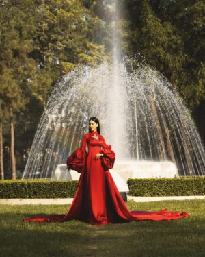Quỳnh Hoa Bùi Instagram - “Gọi em là Sài Gòn năm 1975
Vì nụ cười em đẹp như ngày Giải Phóng” ❤️

Stylist: @nvphc.11 
Dress: @hunhan243 
Makeup: Anh @net.mkat 
Hair: @vinhvinh010801 
Shoes: @alexsara.vn 
Photo: @loanbe08 - Team anh Nguyễn Du
#BuiQuynhHoa
#MissUniverseVietnam
#MMisUniverseVietnam2023