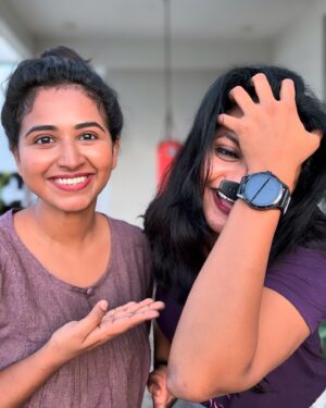 RJ Ananthi Instagram - மனசு வலிக்குதா???? எனக்கும் தான் 😂#rjpriyanka #rjananthi #reels #tamilreels 
#ammani #instagram