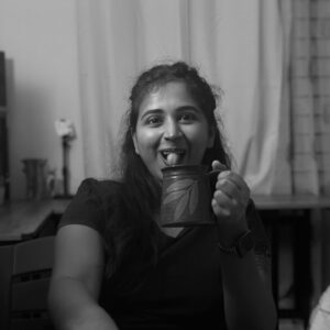 RJ Ananthi Instagram - Tea time with thozhi & moooojeeek 🥳