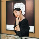 RUKO Instagram - @timevallee @timevallee_azabudai スイスのラグジュアリーウォッチ＆ジュエリーブランドが揃うデスティネーションストア 〝 TimeVallée 〟が、4月26日に日本初のブティックを麻布台ヒルズにオープン🩷 TimeVallée Azabudai Hillsは11ものブランドが揃った広い店内 ゆったりとお買い物できそう😫 #timevallee #タイムヴァレー #timevallee_azabudai #PR #baumemercier #chopard #iwc #jaegerlecoultre #ジャガールクルト #zenithwatches