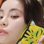 RUKO Instagram - "shu uemura × HIROANDO" メイクも今回お願いしました🩷 目のラメ見て！可愛すぎる😭💦 シュシュtiger🐅 @shuuemura 先行発売4月24日（水）、5月8日（水）から全国で発売されま す #pr #シュウウエムラ #シュウウエムラxヒロアンドウ #shuuemuramakeup