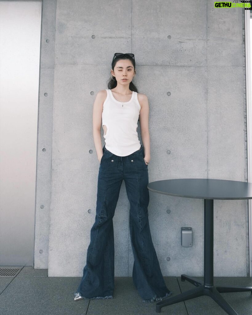 RUKO Instagram - 👖　@ej_sheyang 💎　@atelier.samac 素敵なブランドに出会った時 わくわくする 可愛いものを身につけておしゃれしてる時が1番好き #るうこ私服