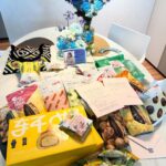 Ra Mi-ran Instagram - 어쩌다보니 또 생일이 다가왔네요. 난 다이어트 중인데 자꾸 맛난걸 보내주면 어뜩하냐고!! ㅋ ㅋ 완전소중한 팬 여러분 감사합니다. 귀여운 49살이 되겠습니다. ㅎㅎ