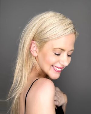 Rachael Carpani Instagram - Aaaand a little sneak peak of my first time back in front of a 📸 2 days ago 😳……no hospital gown, no awesome surgery socks …. (have to admit I miss the comfort 🤓🤓🤓)
*
So just a few snippets …zero filters / zero re-touch-ups  but definitely some makeup goin’ 
on 💋😉!!
*
Definitely been a while , my face was in a little makeup shock 💄 😅
*
Aaaand turns out 90% of the shots were of me sitting on the floor in front of an electrical outlet hoping I wasn’t making an ass of myself 🤔
(See last pic 😅)
*
But here are a few early ones 📸more to come a bit later . (Further proof of life 😂🙌) 
*
*
*
*
#photoshoot #noideawhatimdoing 
welcome back to #makeup Carpani mug🤓💄🤓 @lisamanncreativemanagement @afa_primetalent