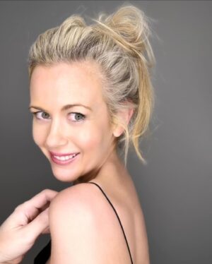 Rachael Carpani Instagram - Aaaand a little sneak peak of my first time back in front of a 📸 2 days ago 😳……no hospital gown, no awesome surgery socks …. (have to admit I miss the comfort 🤓🤓🤓)
*
So just a few snippets …zero filters / zero re-touch-ups  but definitely some makeup goin’ 
on 💋😉!!
*
Definitely been a while , my face was in a little makeup shock 💄 😅
*
Aaaand turns out 90% of the shots were of me sitting on the floor in front of an electrical outlet hoping I wasn’t making an ass of myself 🤔
(See last pic 😅)
*
But here are a few early ones 📸more to come a bit later . (Further proof of life 😂🙌) 
*
*
*
*
#photoshoot #noideawhatimdoing 
welcome back to #makeup Carpani mug🤓💄🤓 @lisamanncreativemanagement @afa_primetalent