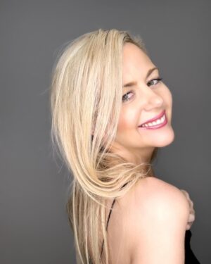 Rachael Carpani Instagram - Aaaand a little sneak peak of my first time back in front of a 📸 2 days ago 😳……no hospital gown, no awesome surgery socks …. (have to admit I miss the comfort 🤓🤓🤓)
*
So just a few snippets …zero filters / zero re-touch-ups  but definitely some makeup goin’ 
on 💋😉!!
*
Definitely been a while , my face was in a little makeup shock 💄 😅
*
Aaaand turns out 90% of the shots were of me sitting on the floor in front of an electrical outlet hoping I wasn’t making an ass of myself 🤔
(See last pic 😅)
*
But here are a few early ones 📸more to come a bit later . (Further proof of life 😂🙌) 
*
*
*
*
#photoshoot #noideawhatimdoing 
welcome back to #makeup Carpani mug🤓💄🤓 @lisamanncreativemanagement @afa_primetalent
