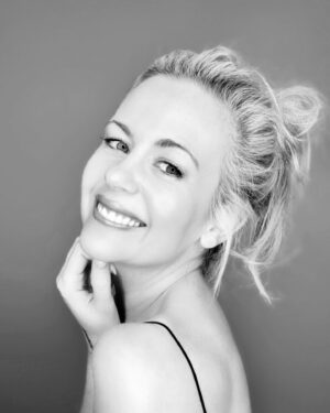 Rachael Carpani Instagram - 📸 Some more stuff from the photoshoot for ya #sunday 🤍🖤🤍
*
(Yep bit of a poser 🫣 But major Carpani Outtakes to come 😉…..trust me !!🫠🤓🤓🤓) 
*
*
*
#photoshoot #2024 #blackandwhitephotography