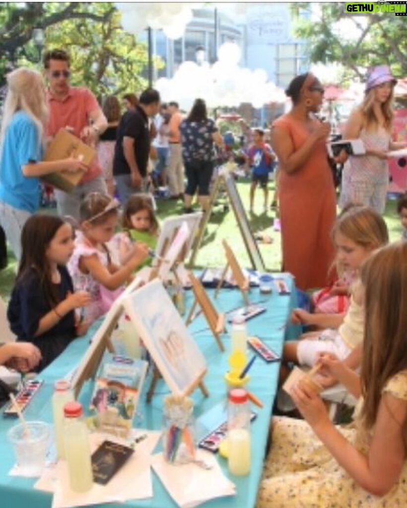 Rachael Leigh Cook Instagram - We had a great time @epic4kids summer event! Bringing books to life through fun activities while benefitting @stjude ❤️
