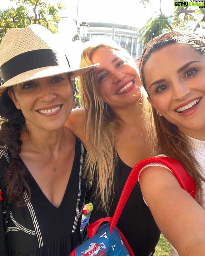 Rachael Leigh Cook Instagram - We had a great time @epic4kids summer event! Bringing books to life through fun activities while benefitting @stjude ❤️