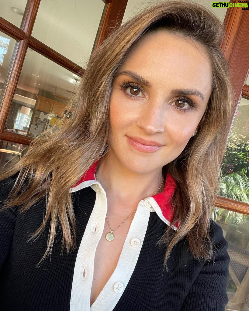 Rachael Leigh Cook Instagram - ❤️Happy Valentines Day to everybody tryin to catch feelings or covid todayyyyy :) Thank you to the team at @edailypop for having me on to co-host this morning, that was fun! (Airing soon at 11:00A PST on E!) ❤️❤️❤️