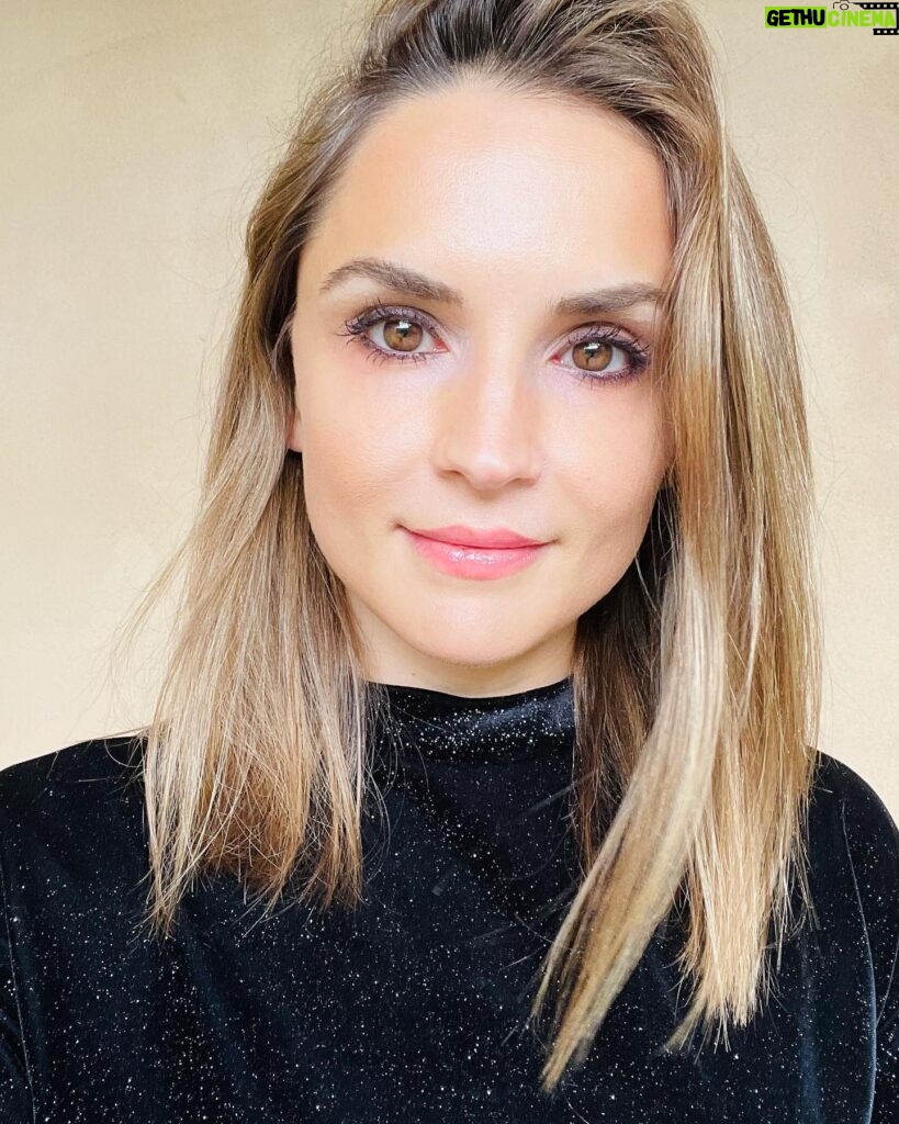 Rachael Leigh Cook Instagram - when the good light calls, sometimes you gotta