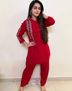 Rachana Mistry Instagram - Happy Diwali & Saal mubarak to all! 🪔🧿🫶🏻
.
📸: @_ronak.mistry.2704 ! 
Outfit- @houseofsarva_official 💌
.
#BLESSED🙏🏻🧿