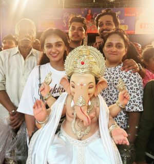 Rachana Mistry Instagram - AAGMAN 2023🌺🧿
.
🥹🥹🥹
.
#BLESSSED🙏🏻🧿
#Ganpatibappamorya
.
P.S: @_ronak.mistry.2704 thank you for capturing my happiness Soo beautifully ❤️