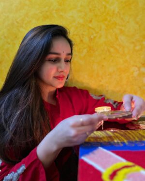 Rachana Mistry Instagram - Happy Diwali & Saal mubarak to all! 🪔🧿🫶🏻
.
📸: @_ronak.mistry.2704 ! 
Outfit- @houseofsarva_official 💌
.
#BLESSED🙏🏻🧿