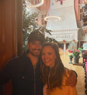 Rachel Boston Instagram - A Biltmore Christmas!!! So fun to reunite with @wesbrown225 for a Christmas movie within a Christmas movie ☺️ What a special family we have at @hallmarkchannel @hallmarkmovie Keep watching this holiday season for more surprises! 🎄✨❤️ #CountdownToChristmas #ABiltmoreChristmas