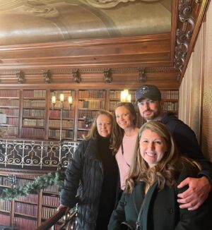 Rachel Boston Instagram - A Biltmore Christmas!!! So fun to reunite with @wesbrown225 for a Christmas movie within a Christmas movie ☺️ What a special family we have at @hallmarkchannel @hallmarkmovie Keep watching this holiday season for more surprises! 🎄✨❤️ #CountdownToChristmas #ABiltmoreChristmas