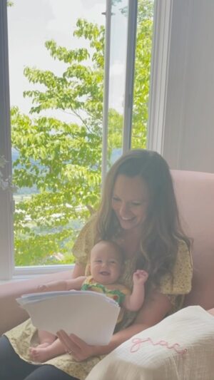 Rachel Boston Instagram - My new favorite study partner 💗 Thank you @evolurbaby for the most comfortable, cozy furniture and glider.☺️