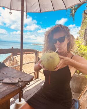Rachel Hunter Instagram - 🥰 It’s that time 🌴 🥥