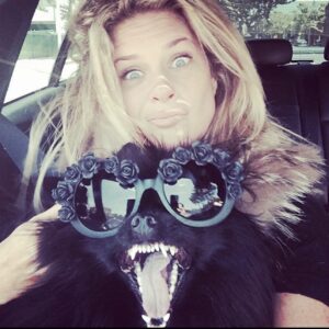 Rachel Hunter Instagram - DOGGIE Day 🐾💋 I just got told it’s International dog day after I posted on my stories here’s to all our fabulous furry friends . This was taken a few years back 💋