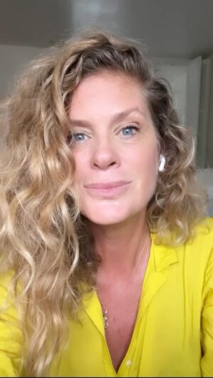 Rachel Hunter Instagram - YOUTUBE‼️Rachel Hunters Tour of Beauty Head over and subscribe 🙌🏽🥰

#beauty #tourofbeauty #culture #indigenous #loveyourself #community #france