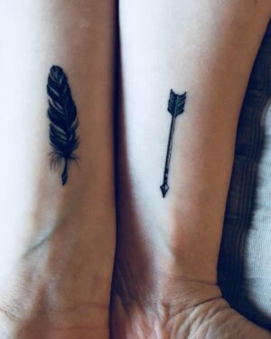 Rachel Miner Instagram - #TBThursday Days spent drawing on my body. Love seeing these symbols every day- Reminders that we can transmute mud into purest beauty, our very essence is compassion and to always, fearlessly, express truth with precision and clarity.
Thank you @drag_ink for doing such beautiful work .