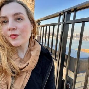 Rachel Miner Instagram - “The world is full of magic things, patiently waiting for our senses to grow sharper.” 
― W.B. Yeats
Hope you are finding the magic in your days ✨🍂🍁