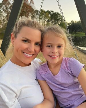 Rachel Reynolds Instagram - My girl 💗
#nationaldaughtersday