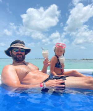 Rachel Reynolds Instagram - Happy 50th Bahamas 🇧🇸 
#independenceday
