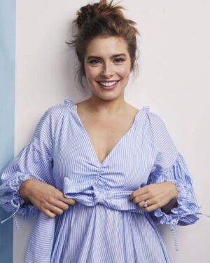 Rachel Shenton Instagram - Happy new year 🥳♥️ @ddw 
.

Photographer: @davidreissphotography 
Stylist: @steph_kelly_stylist 
Makeup : @samcmakeup
Hair : @svenbayerbach 
Skin: @sci_u @aqskinsolutions_uk