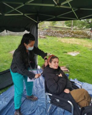 Rachel Shenton Instagram - Behind the scenes from season 2 for ewe 😉 #ACGAS #throwback 🎬🐑🌳🌼🚜