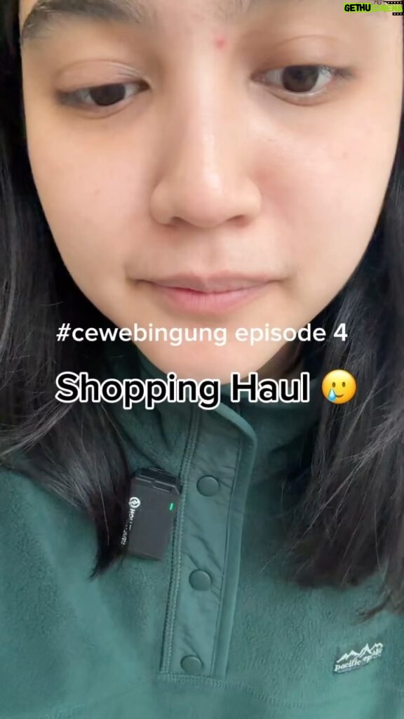 Rachel Amanda Instagram - #cewebingung episode 4: Shopping Haul ✨ Disclaimer!! Video ini diambil sebelum akhirnya gue memutuskan untuk mengejar si cardigan merah ucul itu 😭❤️ jadi mohonmaap blum ada di video ini yaa cebing tengkyuuu