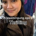 Rachel Amanda Instagram - #cewebingung eps 6: ✨Thrifting✨ Keinginan jago thrifting ini muncul karena adanya dilema takut konsumtif saat ingin mengembangkan personal style sendiri. Tapiii, menurut gue nge-thrift itu suatu skill yang perlu diasah. Karena kudu pasang mata dan teliti liatin barang satu persatu. Kalo temen-temen yang udah jago sih kayaknya udah bisa barang yang cocok buat mereka dari kejauhan ya (mungkin sama aja kayak kalo belanja biasa 😂) Serunya thrift tuh juga kayaknya bikin kita berani pakai sesuatu yang sebenernya lagi nggak on-trend saat itu. Kan memang personal style nggak harus sesuai trend nggak sih? Tapi nggak memungkiri pasti susah banget keluar zona nyaman dan tiba2 beda sendiri 🥲🤷🏻‍♀️ Gimana menurut cebings? Buat yang pernah thrifting, adakah tips biar bisa nemu baju bagus? Atau skalian doong yang tau di Jakarta/ Indonesia ada toko/ akun thrifting yang okay kasih tau yaa cebingss 😚🫶🏻