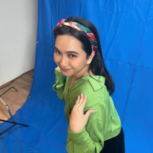 Rachel Amanda Instagram - Selamat Hari Film Nasional 🎬🖤🖤 Senang sekali aku bisa jadi siapa saja di dunia iniii ✨✨🤍🤍 Terima kasih kepada semua yang sudah mempercayakan cewek-cewek ini denganku 🙆🏻‍♀️