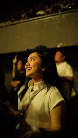 Rachel Amanda Instagram - Jiwa yang terbaik itu hanya aku 🤍 Yap, setelah kemarin nonton Yura di Tutur Batin Concert,  gue jadi disadarkan kembali  kalau nggak perlu jadi sempurna untuk menuhin ekspektasi semua orang, dan lebih menghargai diri khususnya ketiak yg terkadang suka dilupakan namun perannnya sangat penting dalam kehidupan . You are enough! Thank you for the reminder @dove.indonesia dan @yurayunita 🤍 #KetiakmuBerarti