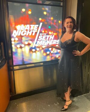 Rachel Bloom Instagram - Seth Meyers has always been so exceedingly kind and supportive and tonight I get to be on @latenightseth in a pleather dress to talk #Deathletmedomyshow and #Julia⁣⁣
⁣⁣
Stylist: ⁣@arieltunnell
Hair:⁣ @creightonbowman ⁣
Makeup: ⁣@quinnmurphy ⁣
Dress: @anthropologie ⁣⁣
Shoes: @larrroude⁣⁣
Jewelry: @bondeyejewelry