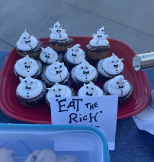 Rachel Bloom Instagram - Because AI also sucks at baking #strikebakeoff #wgastrike