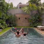 Rachel Legrain-Trapani Instagram – Sous le soleil ou sous la pluie c’est un vrai kiff ici tous les 4 ❤️☀️

#bali #canggu #familylife #pooltime